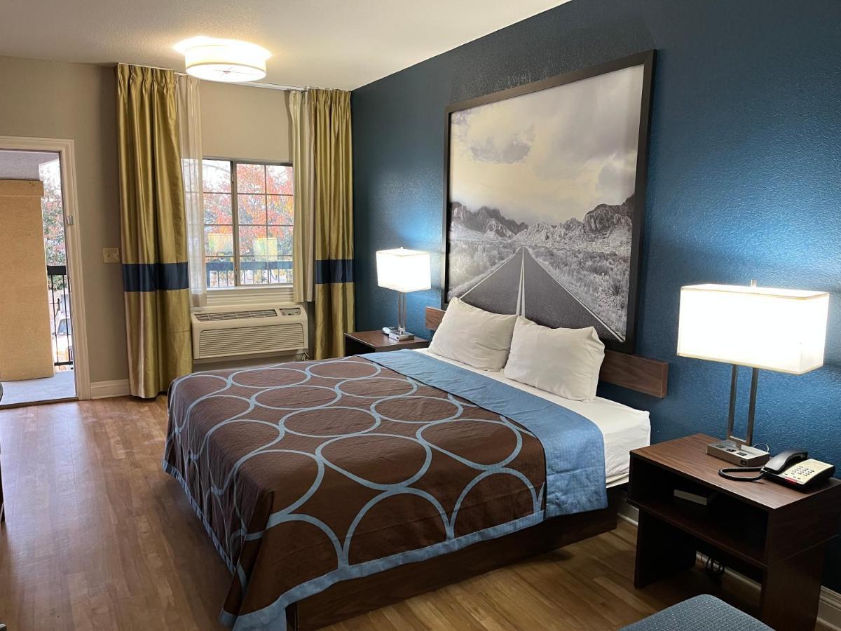 Super 8 By Wyndham San Antonio Near Fort Sam Houston Exterior foto