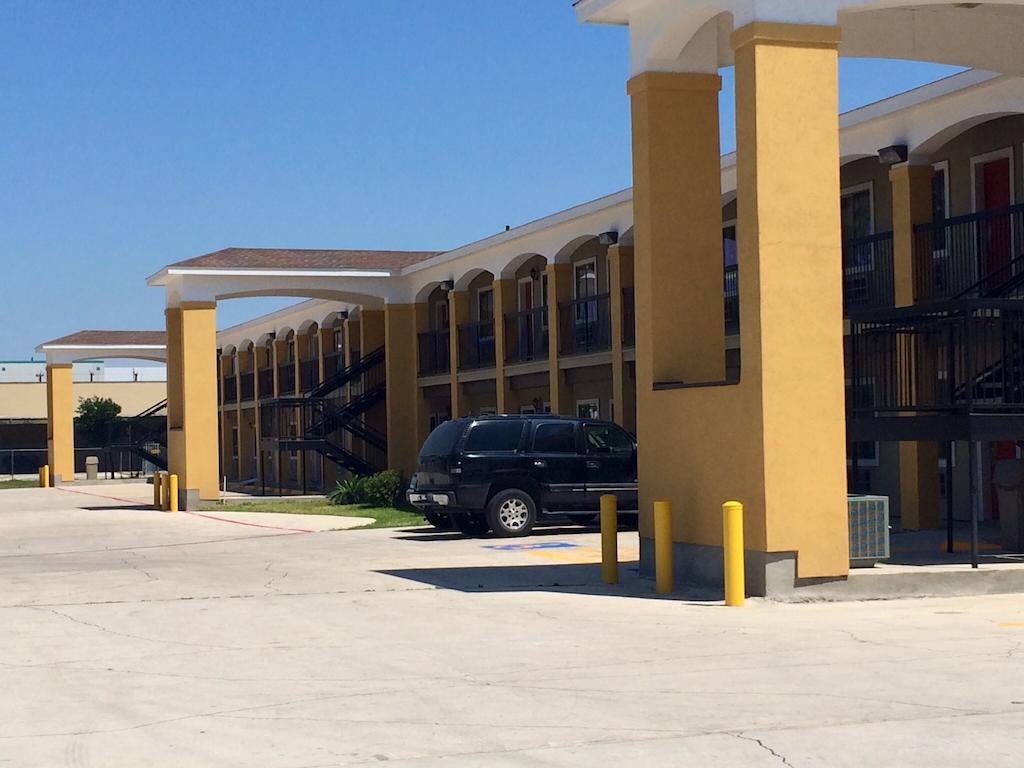 Super 8 By Wyndham San Antonio Near Fort Sam Houston Exterior foto
